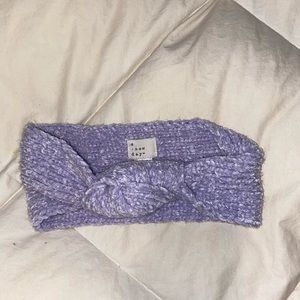 OS lavender knotted style knitted head band.